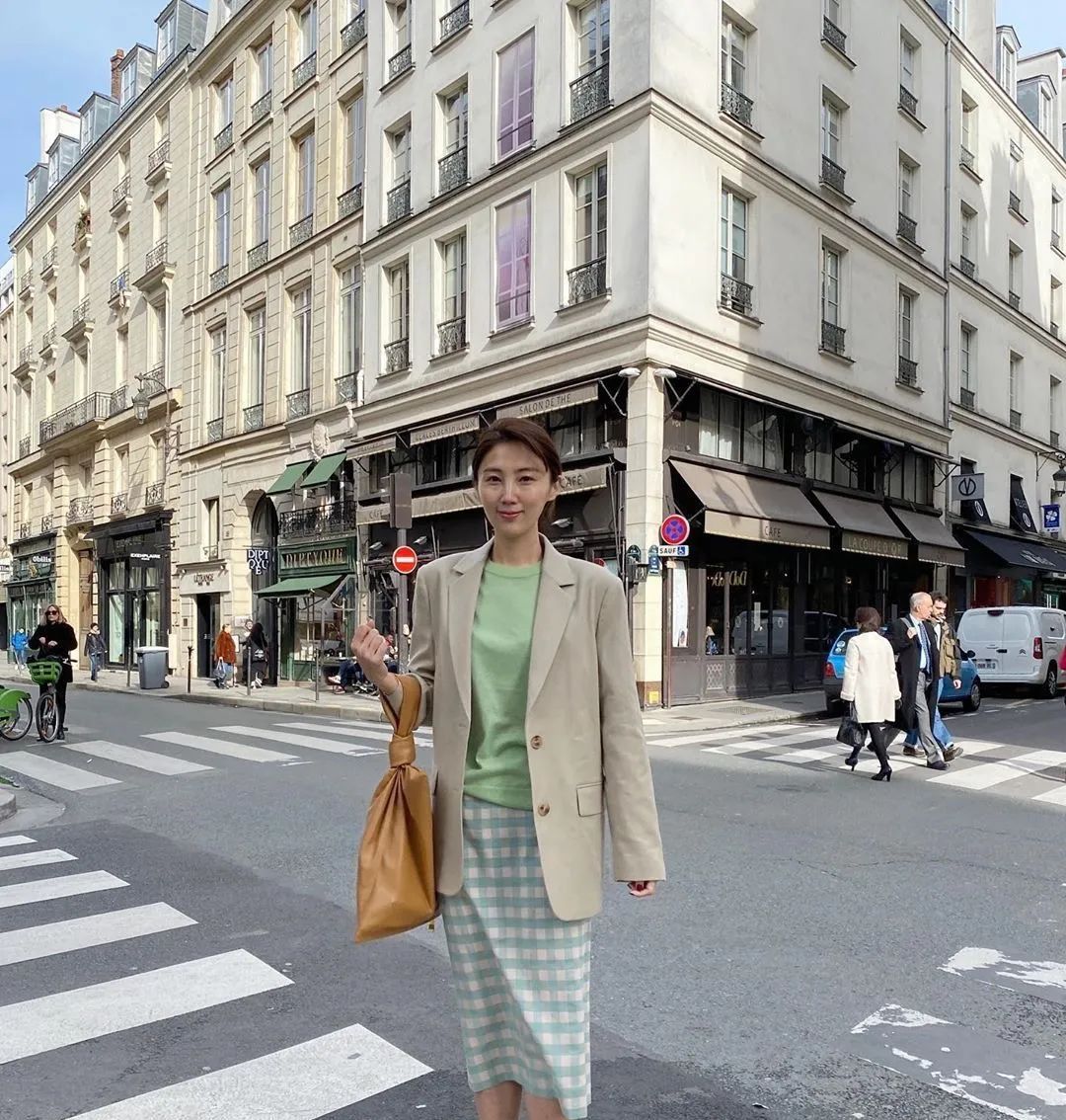  『风衣』T恤搭配:是时候穿T恤了!搭配薄外套美哭了!