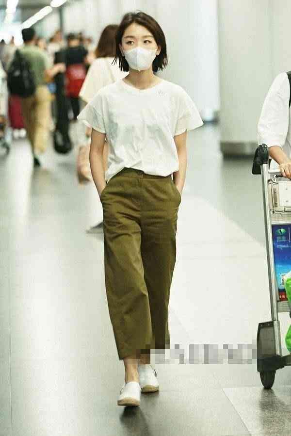 周冬雨的腿太厉害，“筷子”都没有她直，“圆规”都没她形好