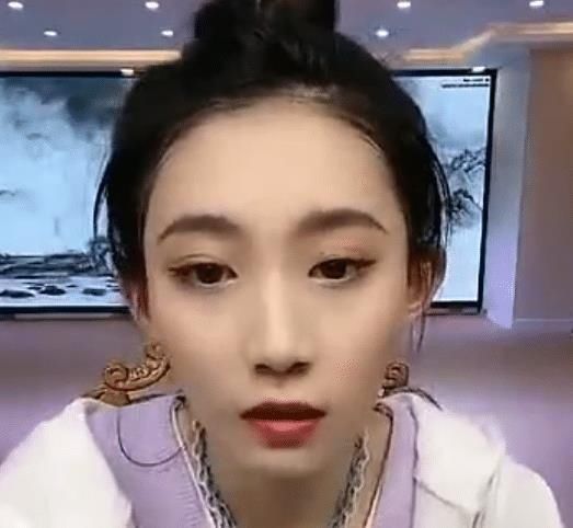  『仙家』散打哥给仙家“逆徒”点关注，被仙家粉丝带节奏，仙女直播落泪哭诉