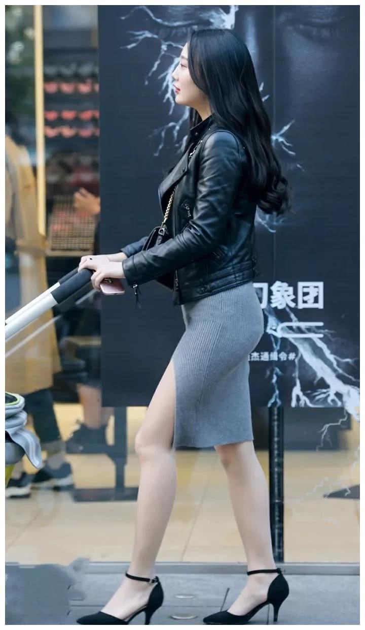 时尚姐姐妈妈一身开叉包臀裙，看起来非常性感！