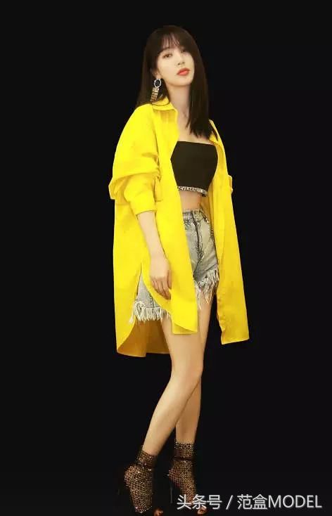 李菲儿秀出一双大长腿让人羡慕不已，不比杨幂差