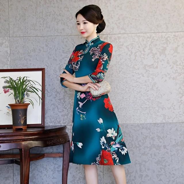 名花倾国两相欢，旗袍以优雅姿态绽放万种风情！