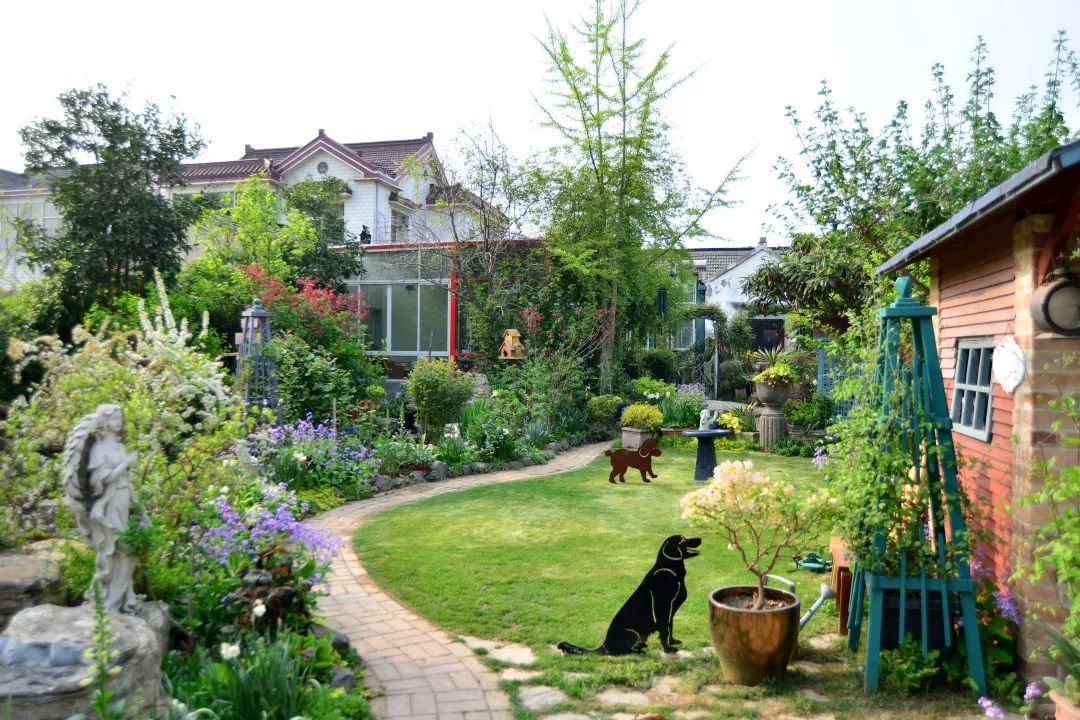 40岁高薪夫妇提前退休，造3000㎡花园惬意养老，还有酒坊！