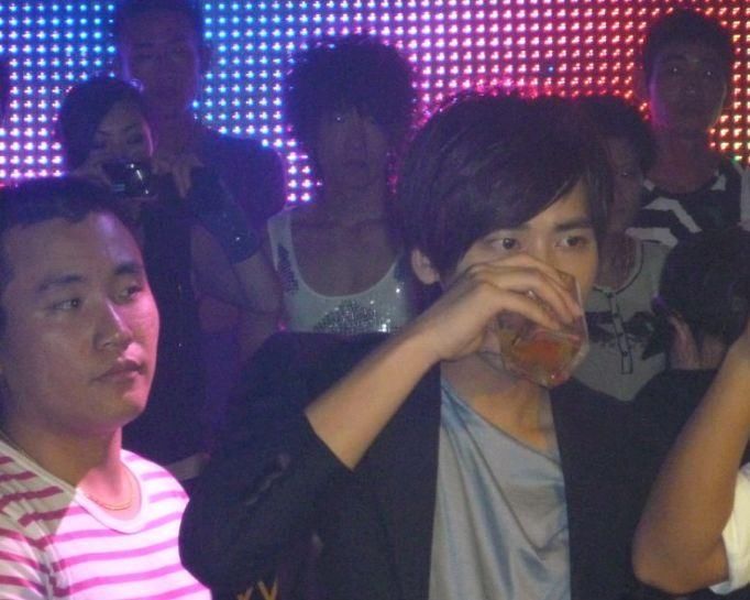 贵圈生存大课堂:消失的经纪人，被坑惨的不止胡歌、王宝强……