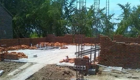 终于知道，在农村自建房不批，拆老房子建新房也不批的原因了！