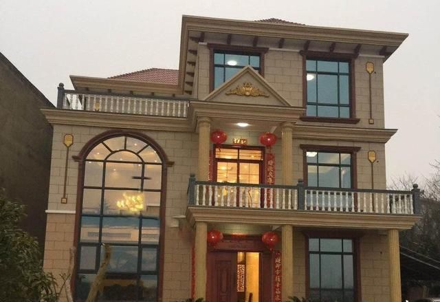  漂亮■你还在省吃俭用去城里买房？有钱人都纷纷回农村，盖起了