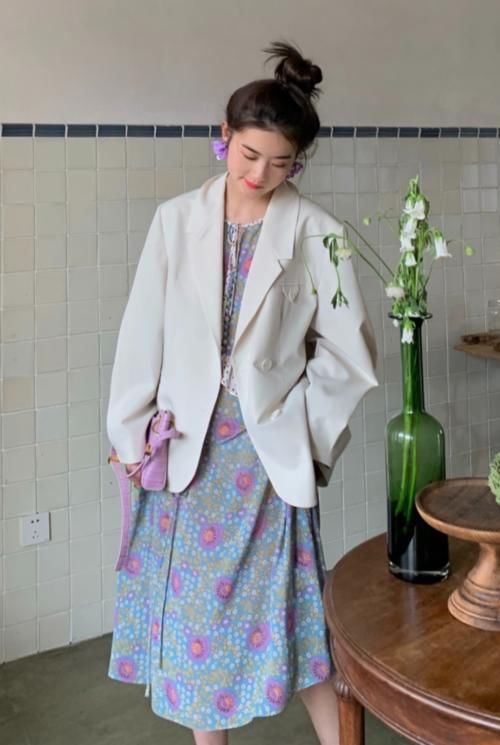 #半身裙#小个子女生的搭配秘籍:“西服外套+短裙”,效果显高又时髦