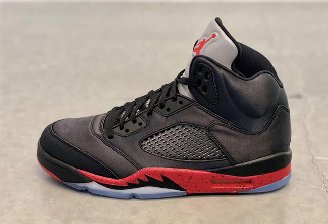 光泽质感出众!绸缎 Air Jordan 5 Satin Bred还有一周发售