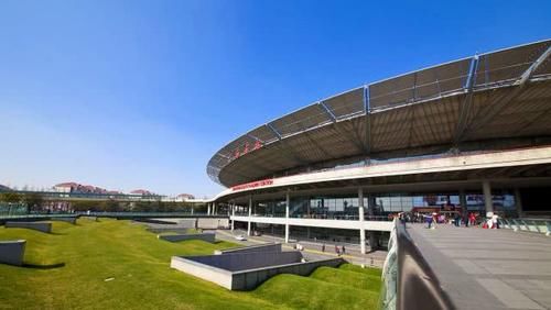 这个城市对游客太贴心,不按方位命名火车站,游客:再也不迷路了