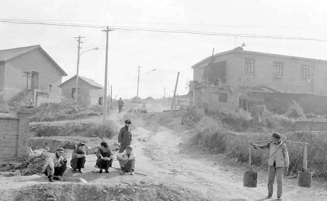  镜头：30年踏遍大街小巷，这位意大利摄影师用镜头记录80年代中