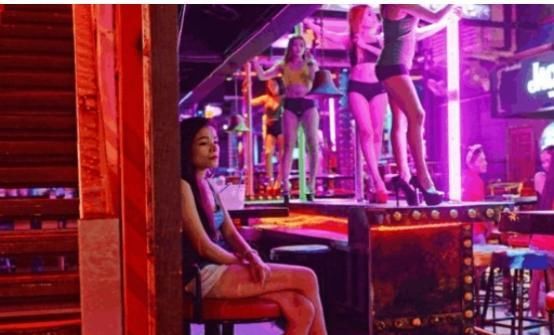 泰国酒吧的“摇铃铛”, 到底有着什么用处? 导游: 尽量不要碰
