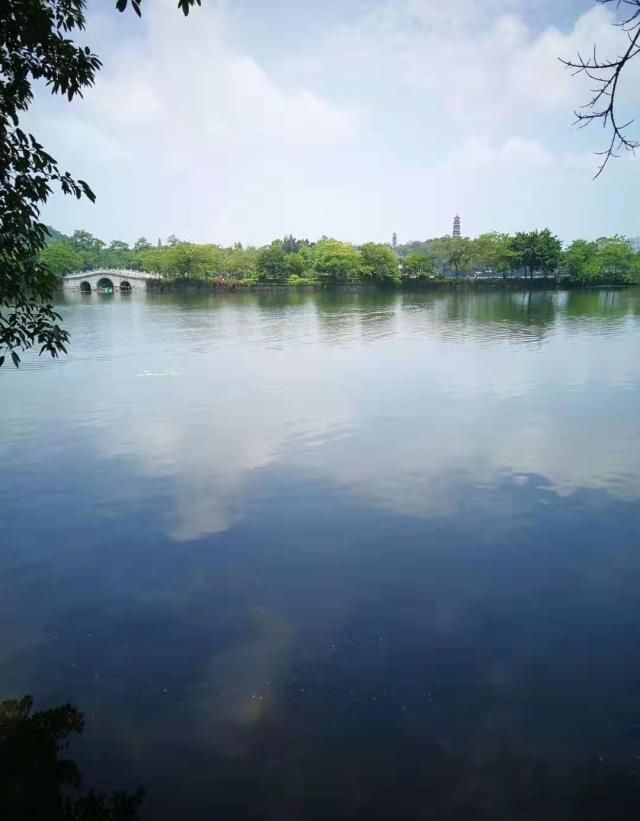 惠州最美的湖泊，有五湖六桥之称，因苏轼改名，与杭州西湖齐名！