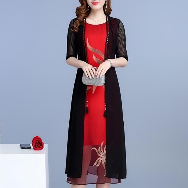 连衣裙中的“白富美”，配高跟鞋穿!瞧瞧，巨显腿长，美嫩到炸屏