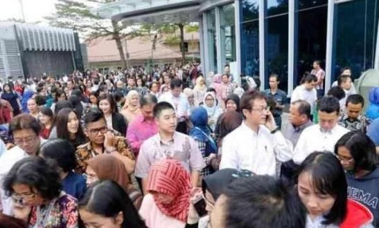 美国阿拉斯加发生8.2级地震!求中国相助以免伤