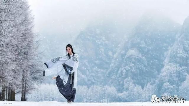 大雪过后的汉中龙池特别适合汉服摄影，不信你看