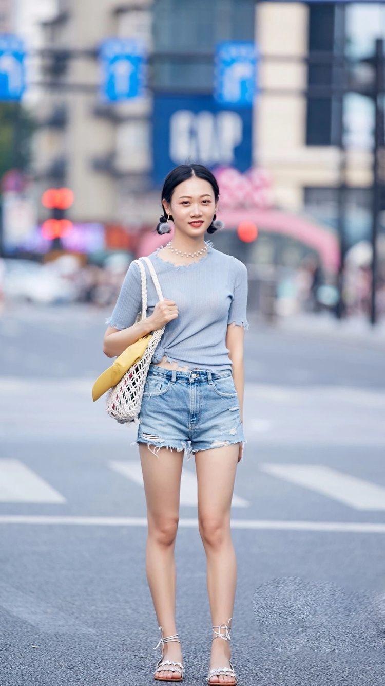 街拍:时尚的搭配,将小姐姐的柔情与优雅展现的淋漓尽致!