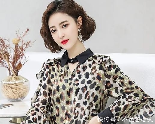 美丽动人:小个子女人也可以很女神,瞧这“设计感”雪纺衫,助你美丽动人