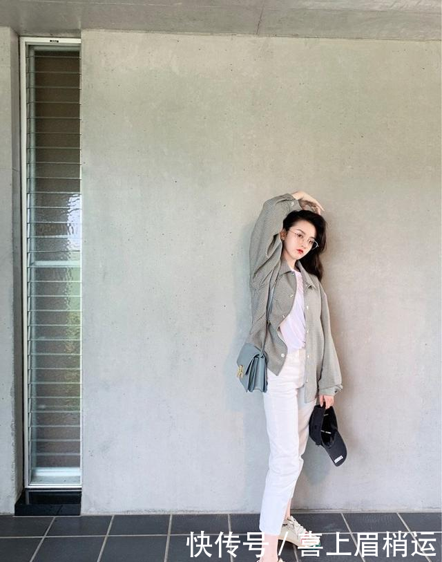 「紧身衣」宋祖儿多吃点饭吧，紧身衣都“填不满”，能有90斤？