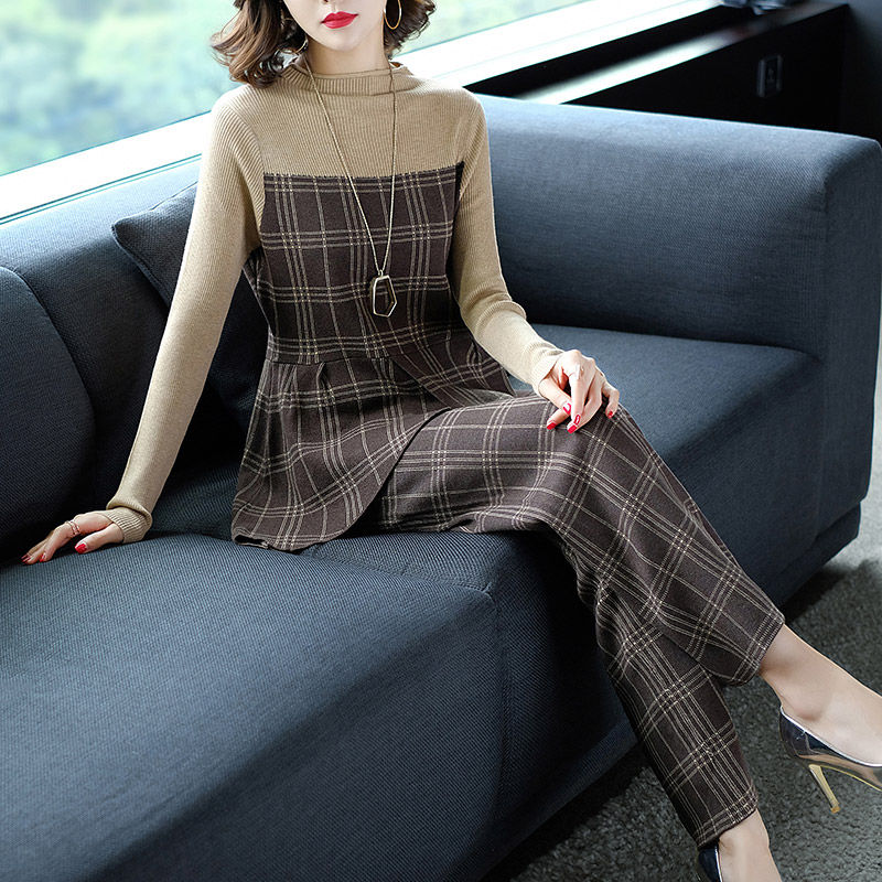 老婆怕冷，秋天从不穿裙装，穿这初款套装，显瘦减龄，超美