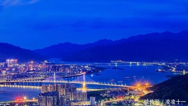 广州出发0.5h!肇庆新高铁来了!裹蒸粽、茶油鸡、竹篙粉随便吃