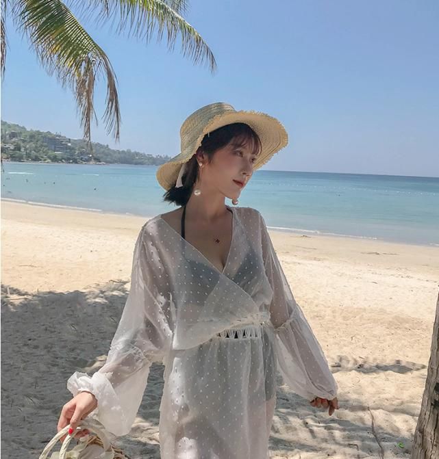 仙气的海滩装，不过美女超模拍照的地方也太美了，原来是在这里