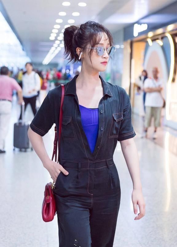 蓝盈莹连体裤胸前大开，网友：说你180都有人信！