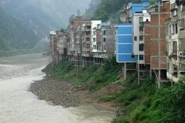  【盐津】中国首个开通“地铁”的县城，铁路从县城底下穿过，你