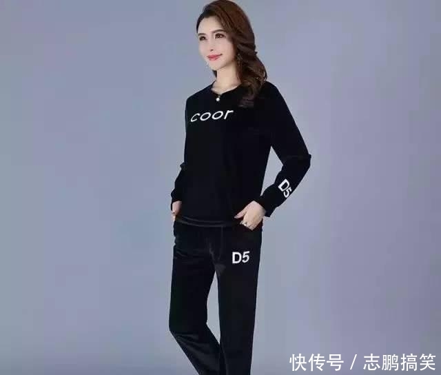 『时间』女人不想把时间浪费在搭配上,就选时髦套装,简单一身就能出门