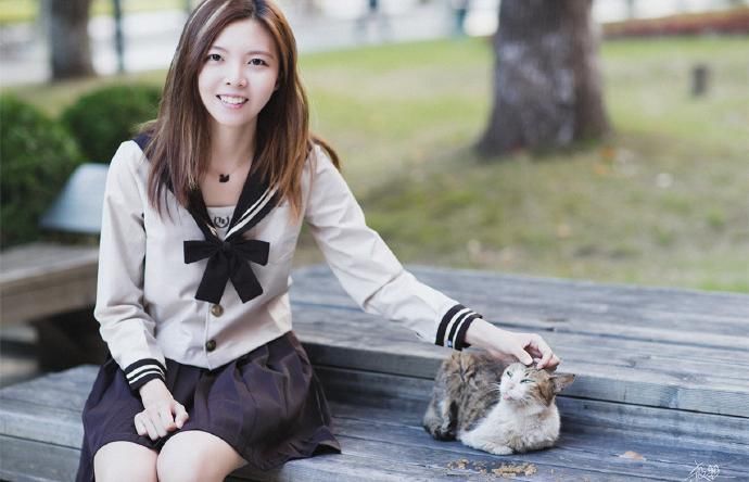 性感制服美女短裙美腿气质写真图片