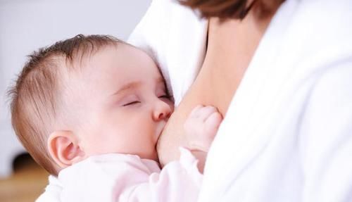  产后：产后第一次给宝宝哺乳什么感觉？这些技巧和方法，让新生儿发育好