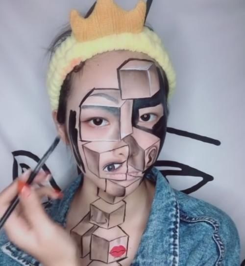  吓一跳■小姐姐脸上画“五官分离妆”，开始感觉被骗了，看到成品被吓一跳