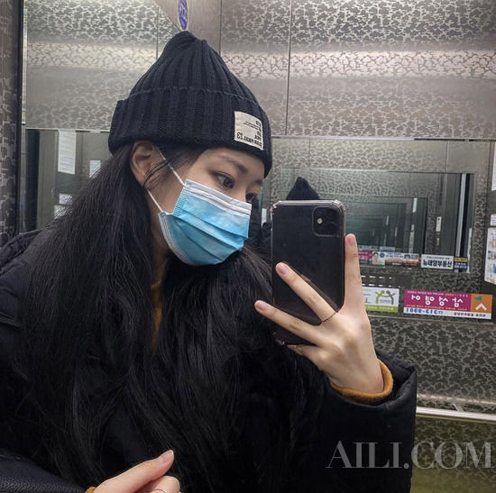 正确:开工也要戴口罩口罩后要正确护肤