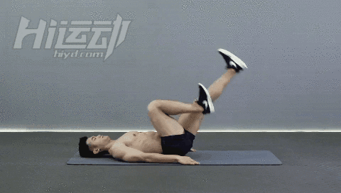 39岁殷桃与35岁 唐嫣身穿白裙对比照，各有各的不同风情