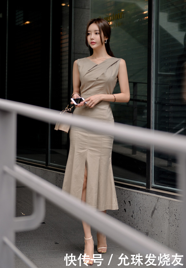 孙允珠优雅复古深褐色褶皱鱼尾裙