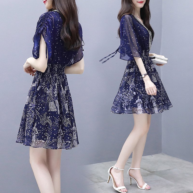 有一种性感“心机裙”，彰显浓浓女人味，上街惊艳全场