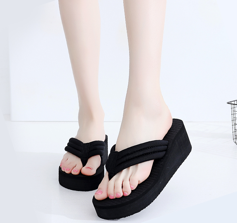 女人，衣服穿的那么美，别被一双拖鞋拉低了品味，美脚配美鞋哦