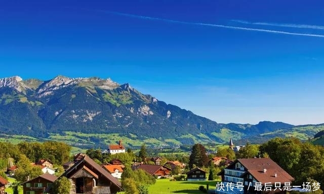 这个美到窒息的国家，用一个煎饼果子就能买到湖景别墅