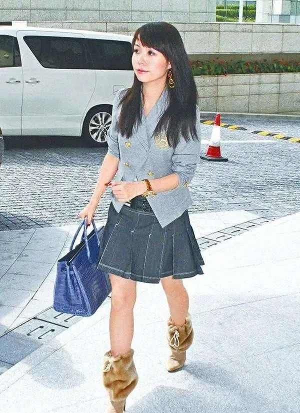  【真的】她真的亏了这么多钱？