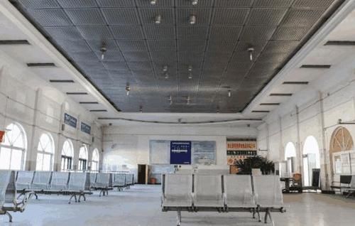  [大厅]为什么火车站大厅要建几十米高？到底有什么作用呢？看完