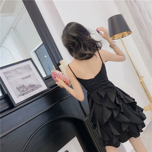 裸背到沙滩度假才是时尚，性感迷人得不要不要的，美的倾国倾城