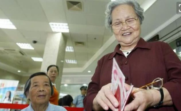 2019年养老金好消息！每人每月将增发50元，你有领到吗？