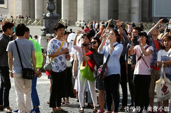 日本为欢迎中国游客，满街贴上中文汉字，韩国也学着效仿？