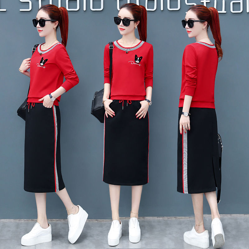 真没想到，今年流行的卫衣竟这么洋气，70后老婆穿上，减龄美炸