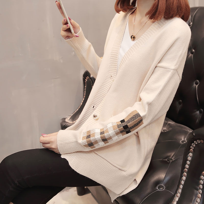 现在流行的是针织小外套,时髦洋气又挡风,迷人又好看