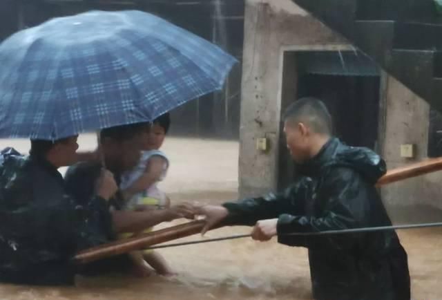 24小时最大降雨量418毫米，安徽多地遭暴雨袭击，60个县市发预警