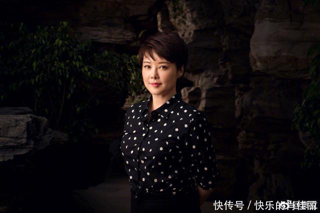 暗自支持袁立? 地产大佬潘石屹发了一张照片,