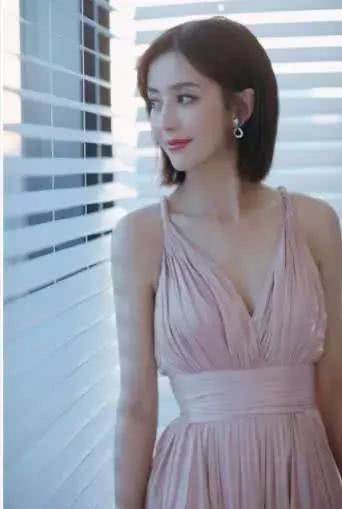 同样是88斤的佟丽娅与周冬雨,同穿粉色吊带裙,差距为何如此之大