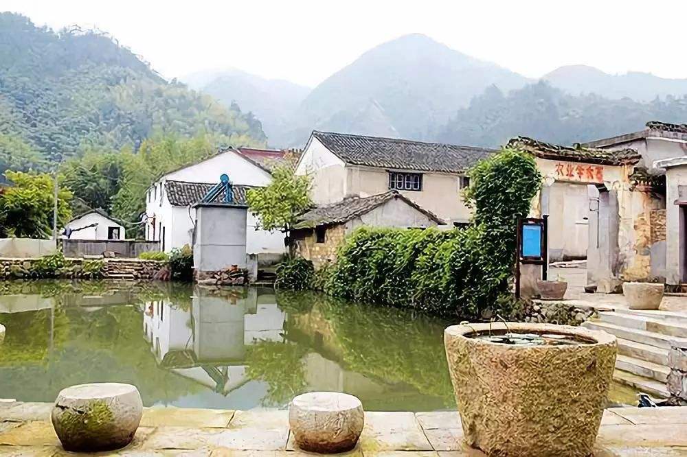  [水塘]农村俗语“门前新开塘，家败人又亡”，门前有水不好吗？