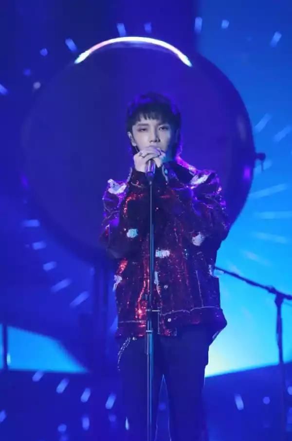 『四专』歌手：华晨宇经历两次低谷后，第八期带新歌背水一战，这次前三稳