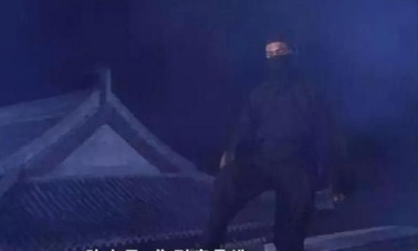  #严谨#邓伦友情客串《冰糖炖雪梨》，却造成明显穿帮，网友：太不严谨！